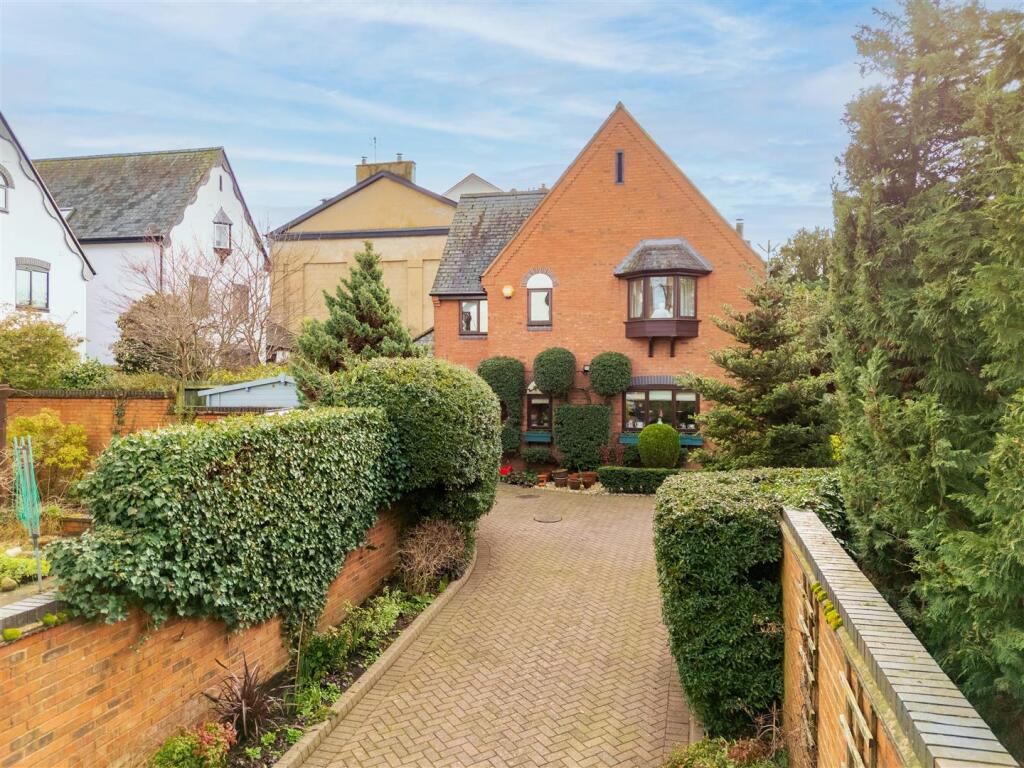 Main image of property: Clarendon Square, Leamington Spa