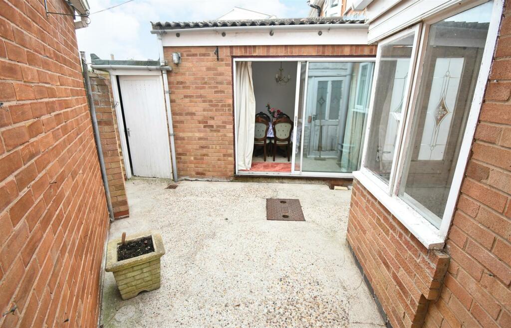 Additional property image - Leighton Close, Leamington Spa