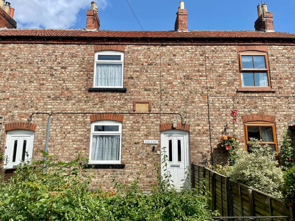 2 bedroom terraced house for sale in Dovecote, West Knapton, YO17 8JB, YO17