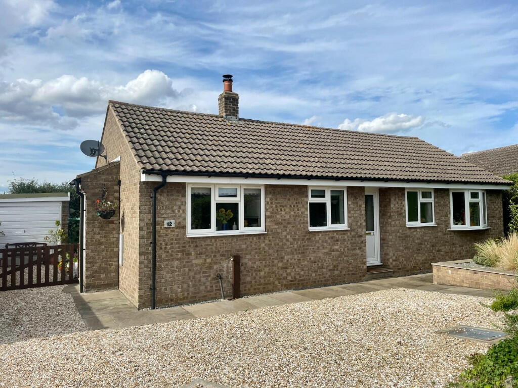 3 Bedroom Detached Bungalow For Sale In Saxon Drive, Rillington, Yo17 