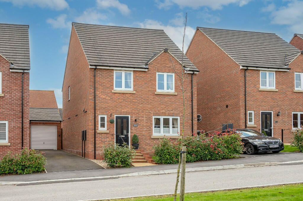 4 bedroom detached house for sale in Blackthorn Avenue, Malton, YO17