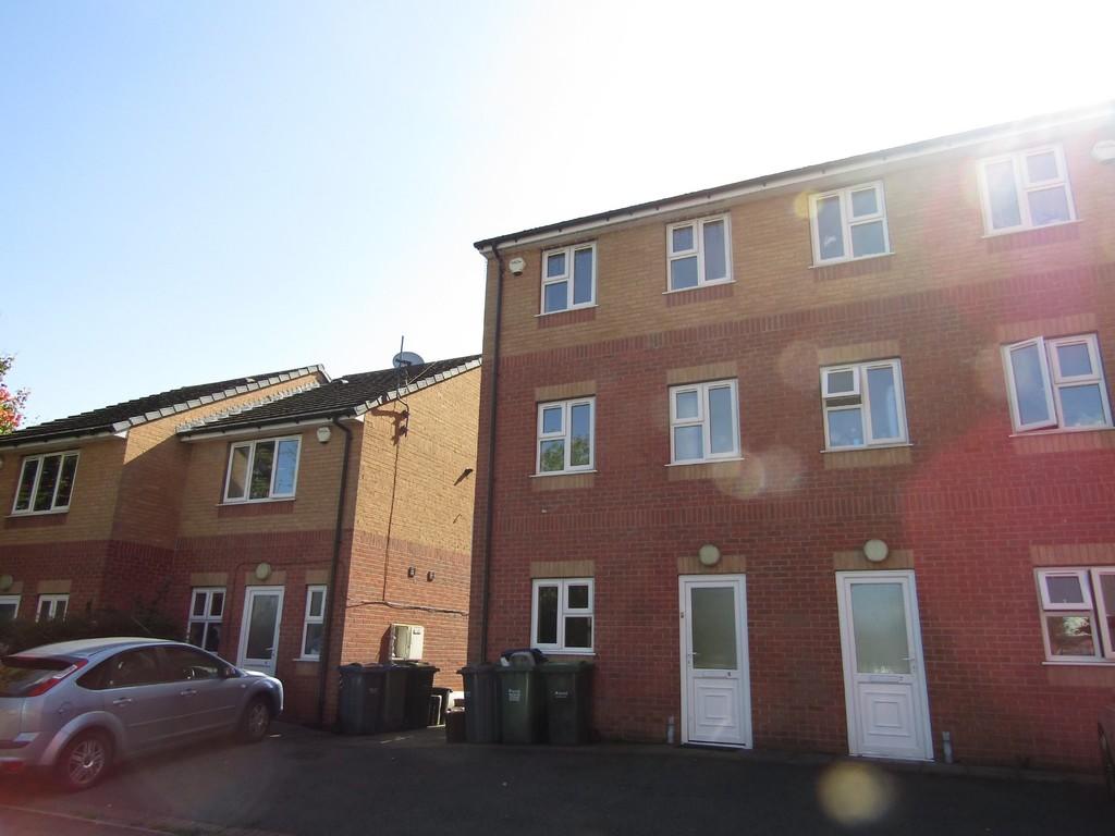 3 bedroom town house for rent in Camberley Rise, West Bromwich, B71