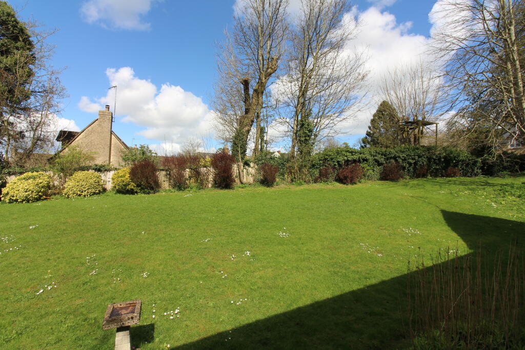 2 bedroom bungalow for sale in Shepard Way, Chipping Norton, OX7