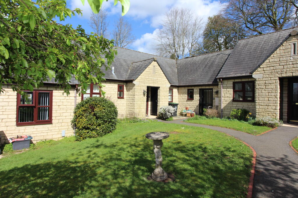 2 bedroom bungalow for sale in Shepard Way, Chipping Norton, OX7