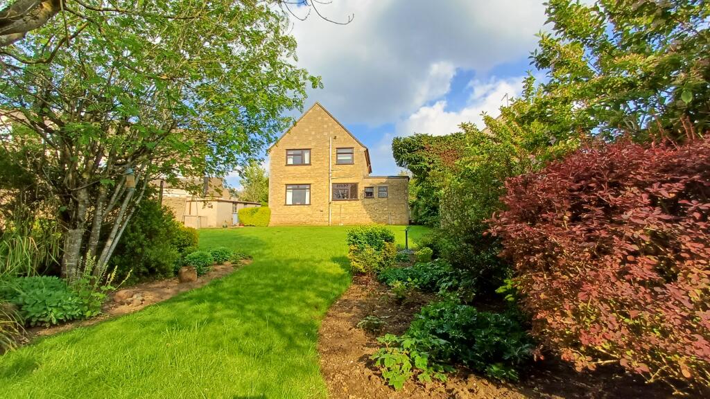 3 bedroom detached house for sale in Burford Road, Chipping Norton, OX7