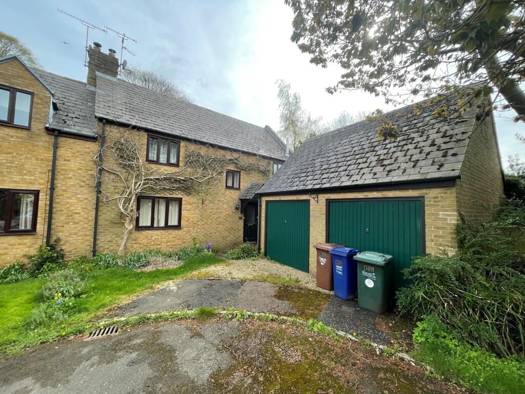 4 bedroom semidetached house for sale in Hollybush Road, Hook Norton, OX15