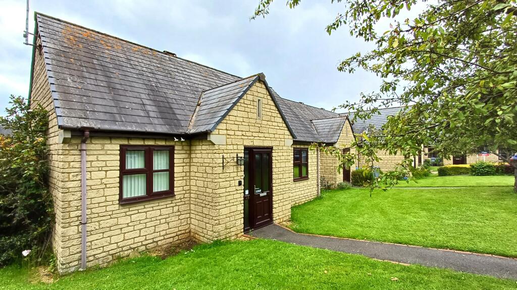 2 bedroom bungalow for sale in Shepard Way, Chipping Norton, OX7