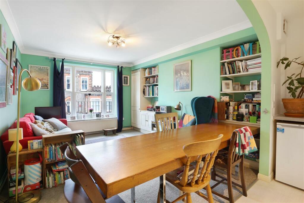 2 bedroom flat for sale in Chetwynd Road, London, NW5