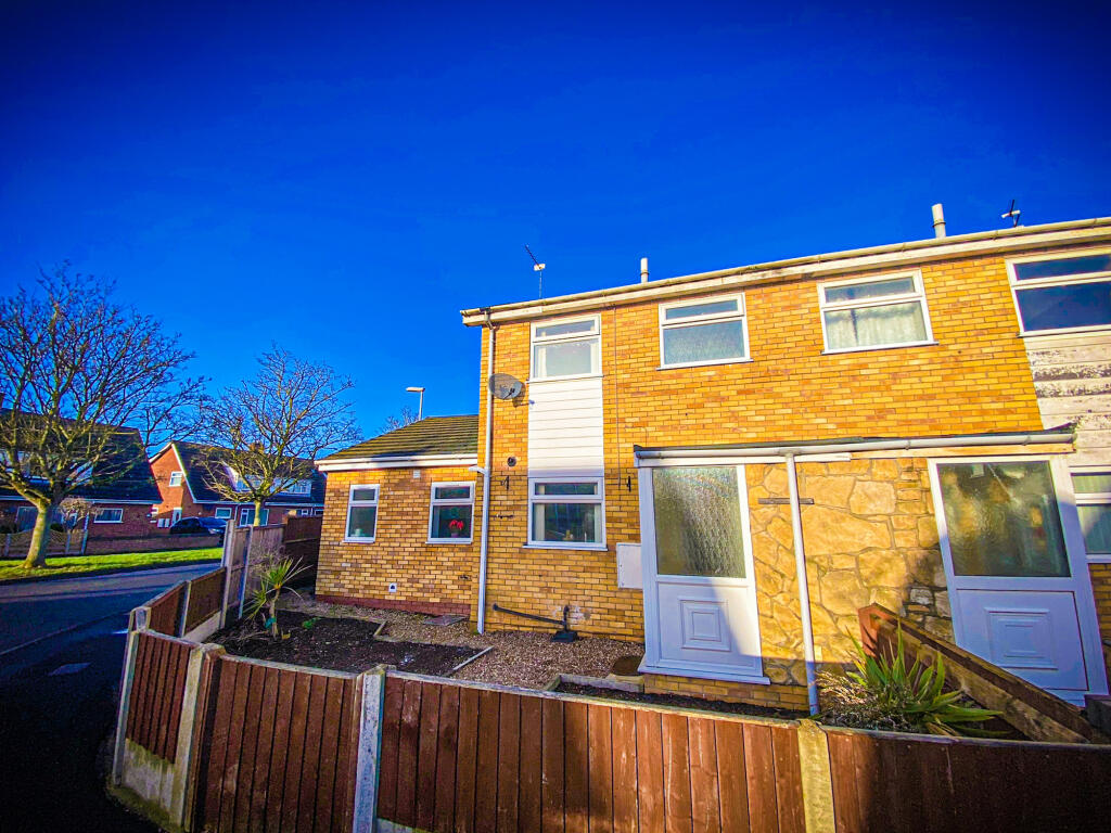 4 bedroom semidetached house for rent in Renfrew Close, LINCOLN, LN5