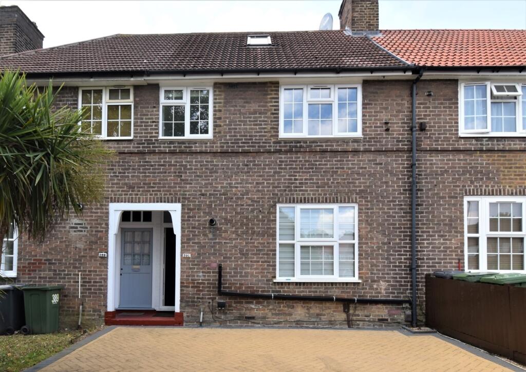 4 bedroom terraced house for rent in Downham Way Bromley BR1