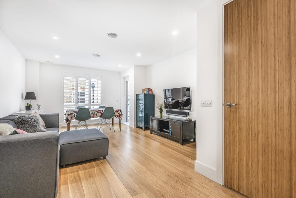 Main image of property: Gallery Apartments Lamb Walk London SE1