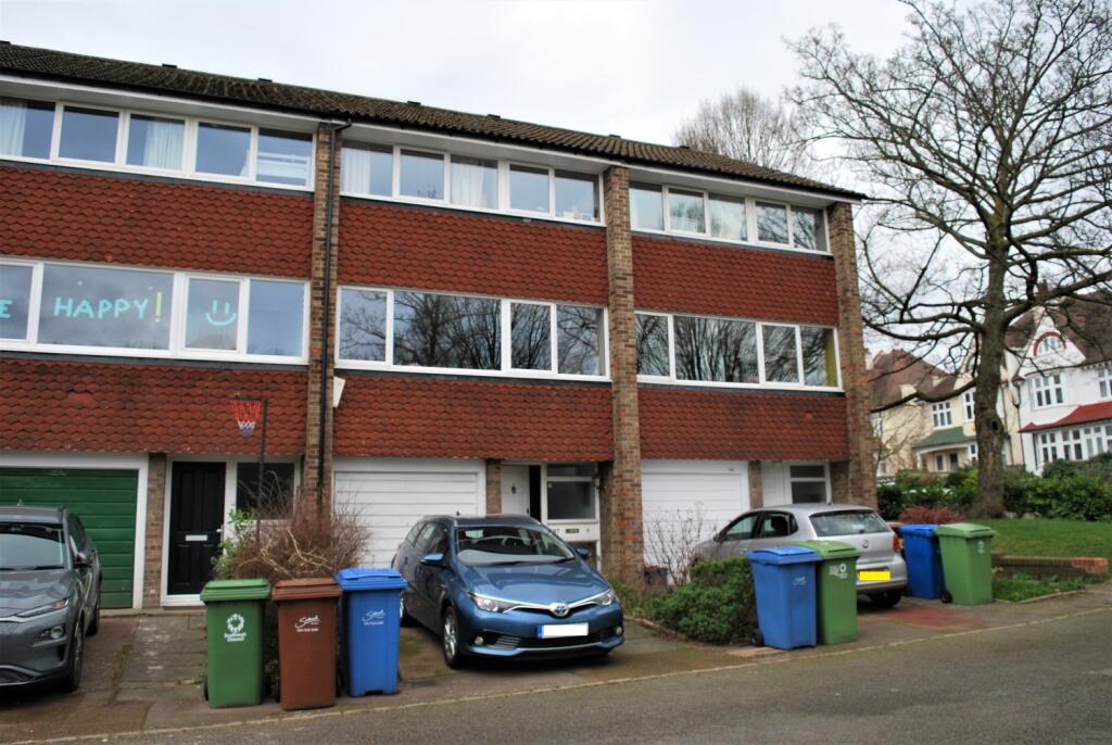 Main image of property: Half Moon Lane SE24