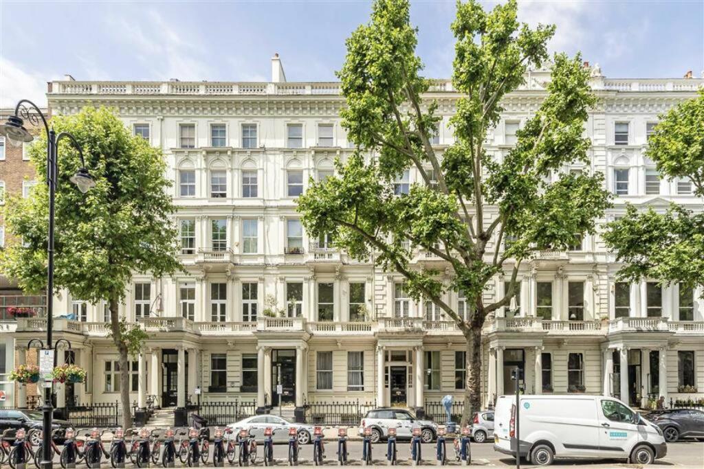 3 bedroom flat for sale in Queen's Gate, South Kensington, SW7