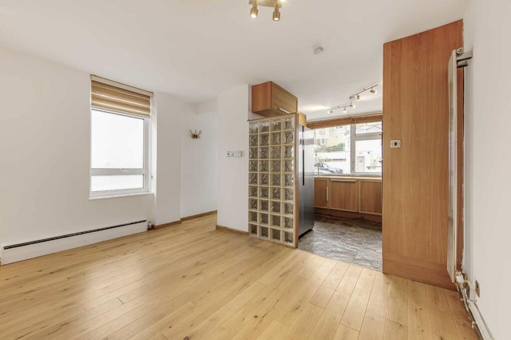 Main image of property: Linden Gardens, London