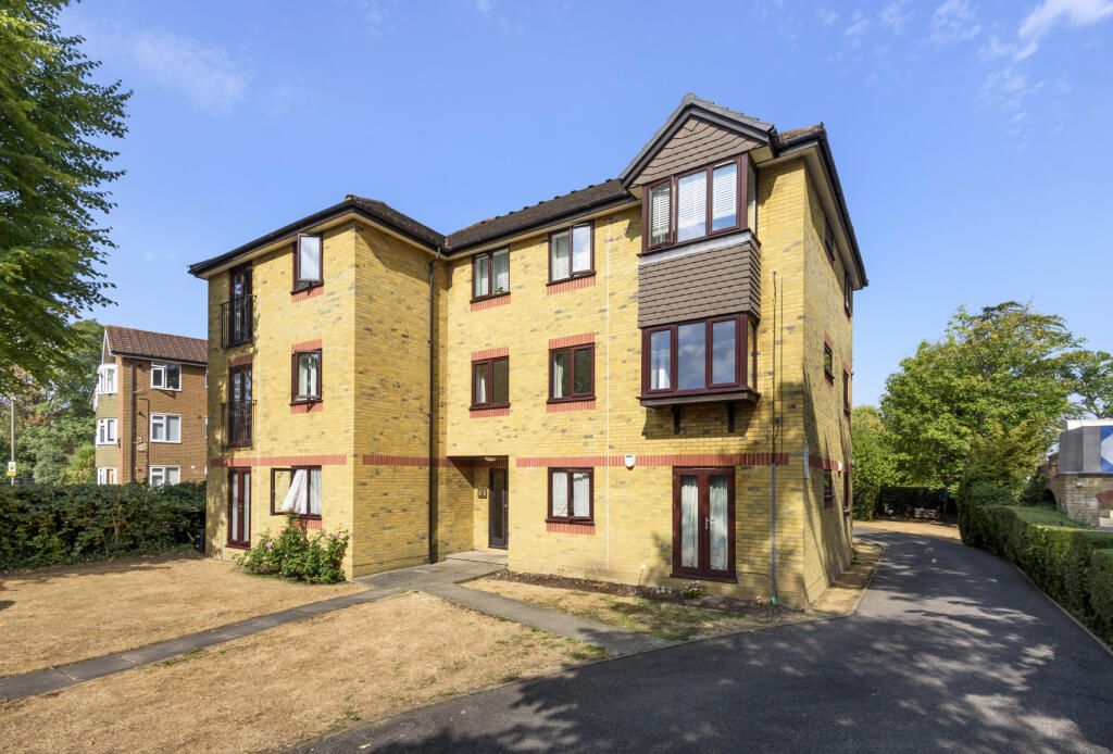 Main image of property: The Avenue, Worcester Park, Surrey, KT4