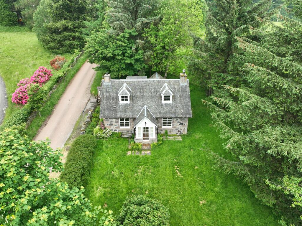 3 bedroom detached house for sale in Loch Cottage, Lawers Estate