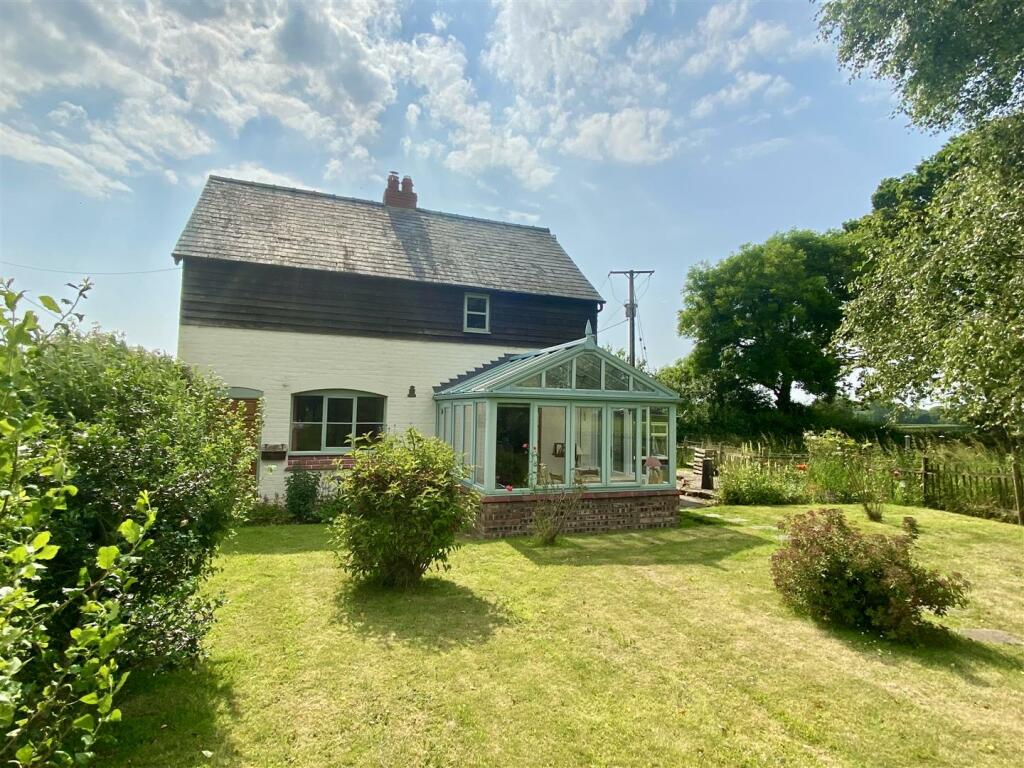 2 bedroom detached house for sale in Meadows Lane, Tilston, SY14