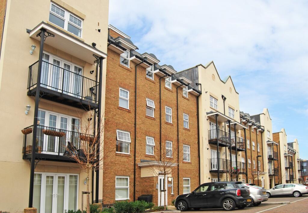 2 bedroom flat for rent in Wells View Drive Bromley BR2