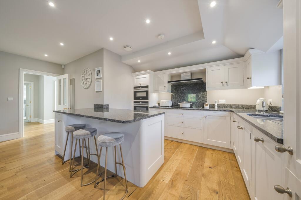 Additional property image - Willoughby Lane Bromley BR1
