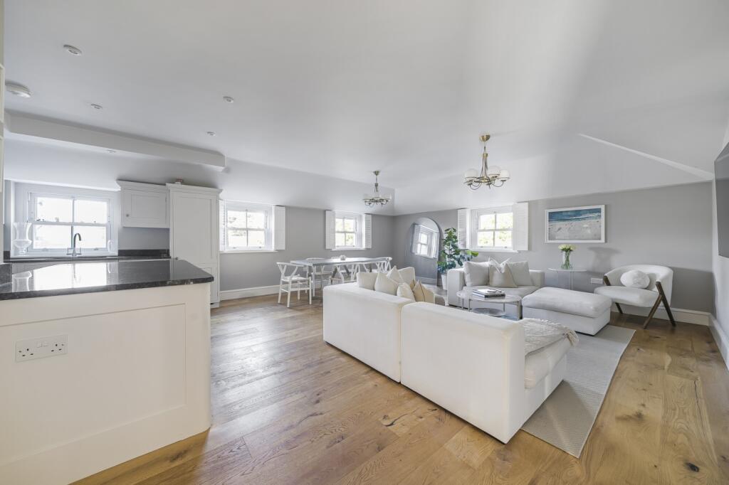 Additional property image - Willoughby Lane Bromley BR1
