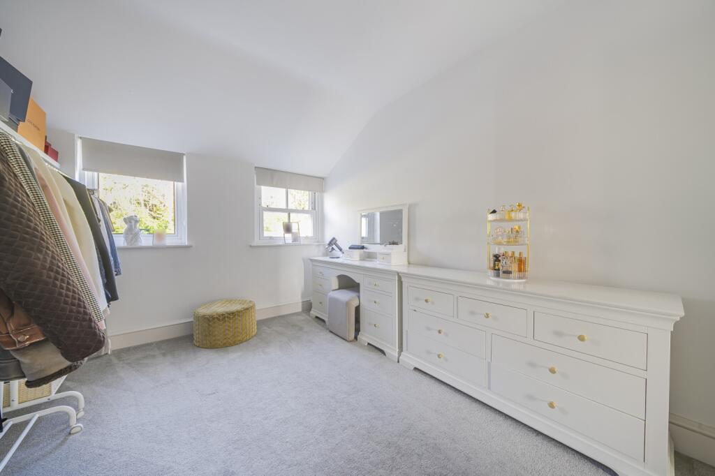 Additional property image - Willoughby Lane Bromley BR1