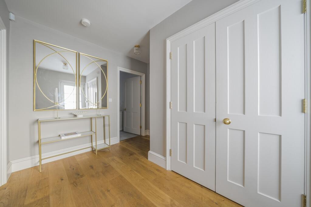 Additional property image - Willoughby Lane Bromley BR1