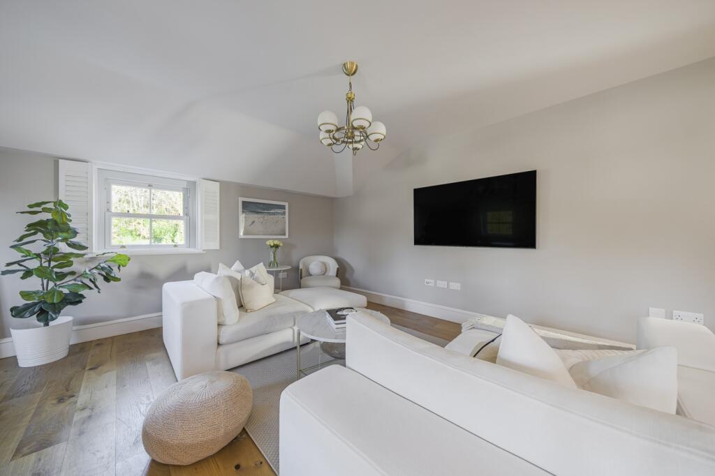 Additional property image - Willoughby Lane Bromley BR1