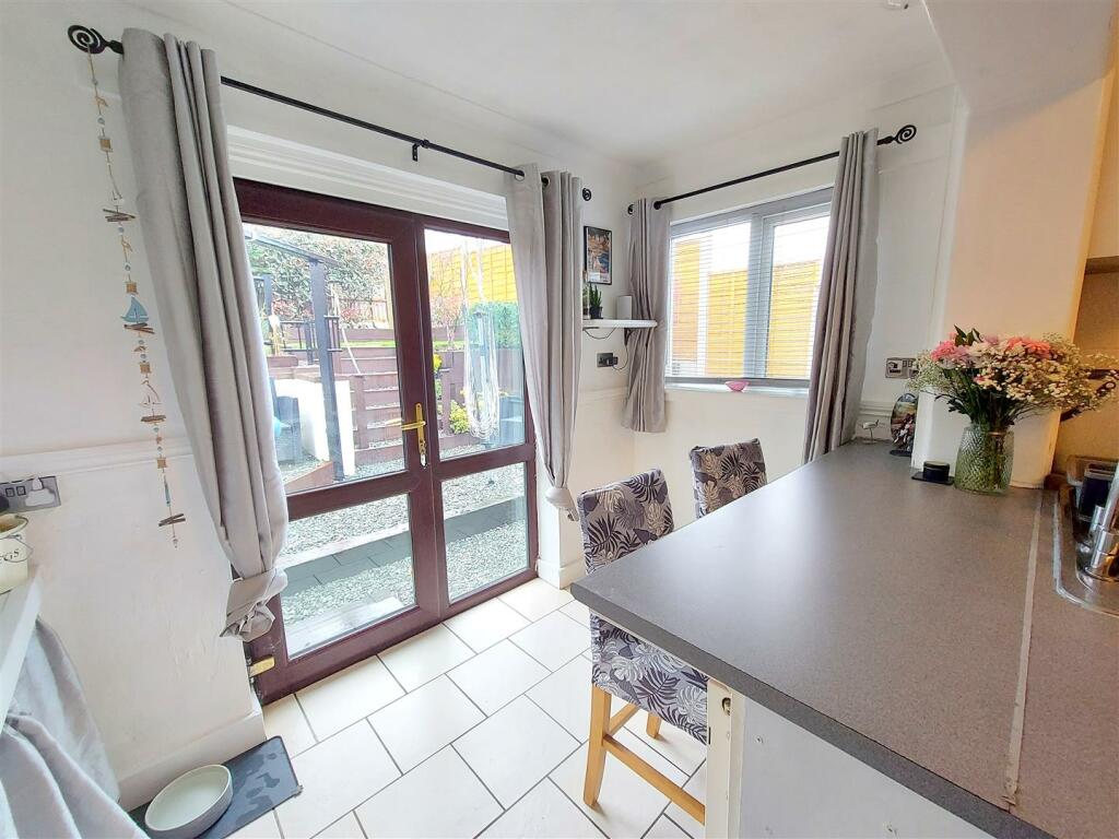 3 bedroom semidetached bungalow for sale in Bewdley Road, StourportOn
