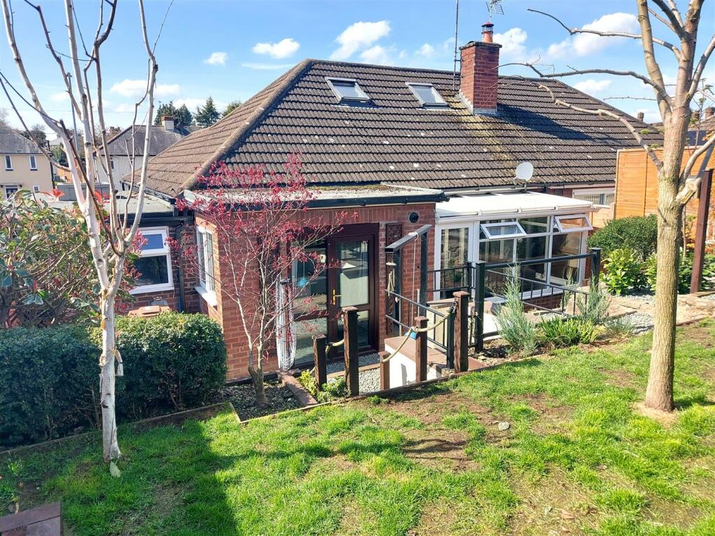 3 bedroom semidetached bungalow for sale in Bewdley Road, StourportOn