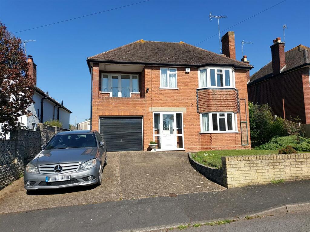 4 bedroom detached house for sale in The Ridgeway, StourportOnSevern