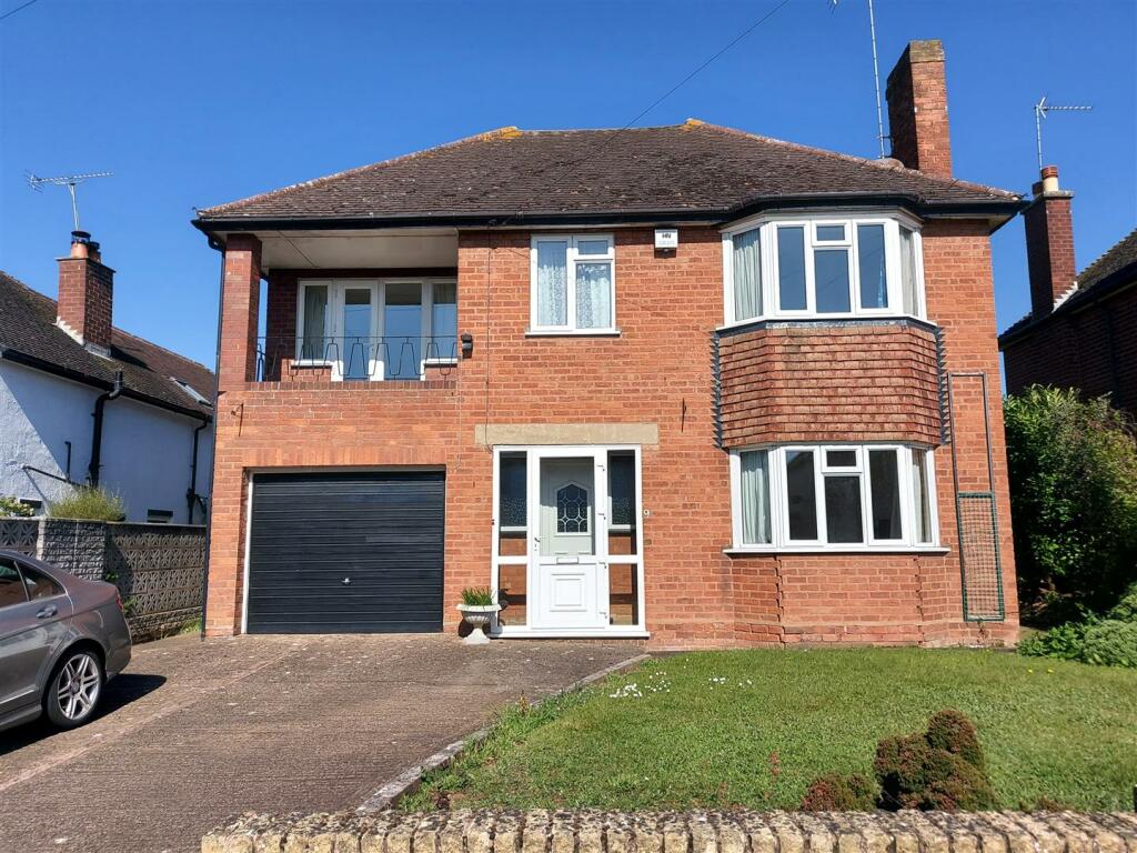 4 bedroom detached house for sale in The Ridgeway, StourportOnSevern