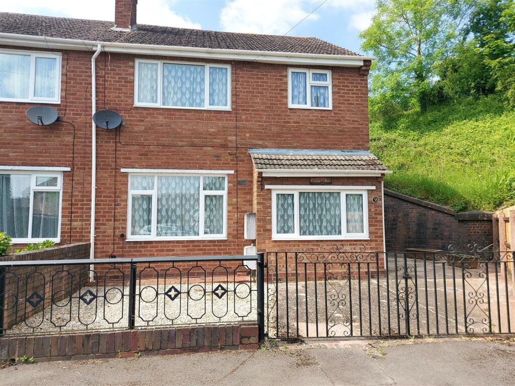 3 bedroom semidetached house for sale in Summerfield Road, Stourport