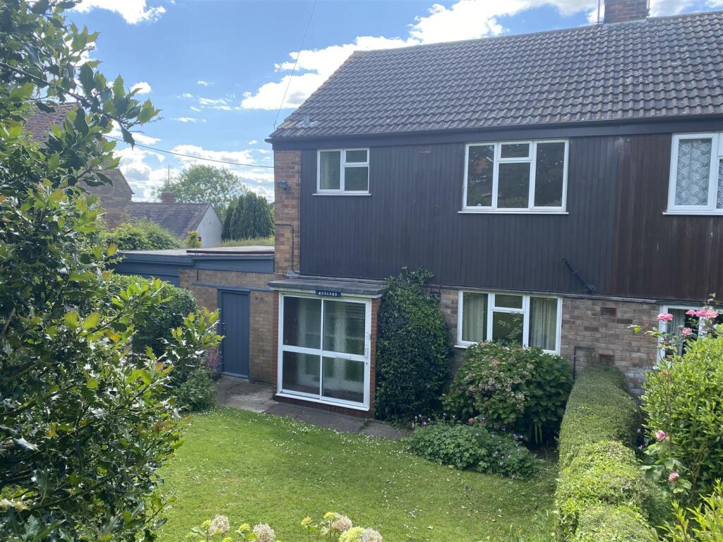 3 bedroom semidetached house for sale in Clows Top Road, Abberley, Worcester, WR6