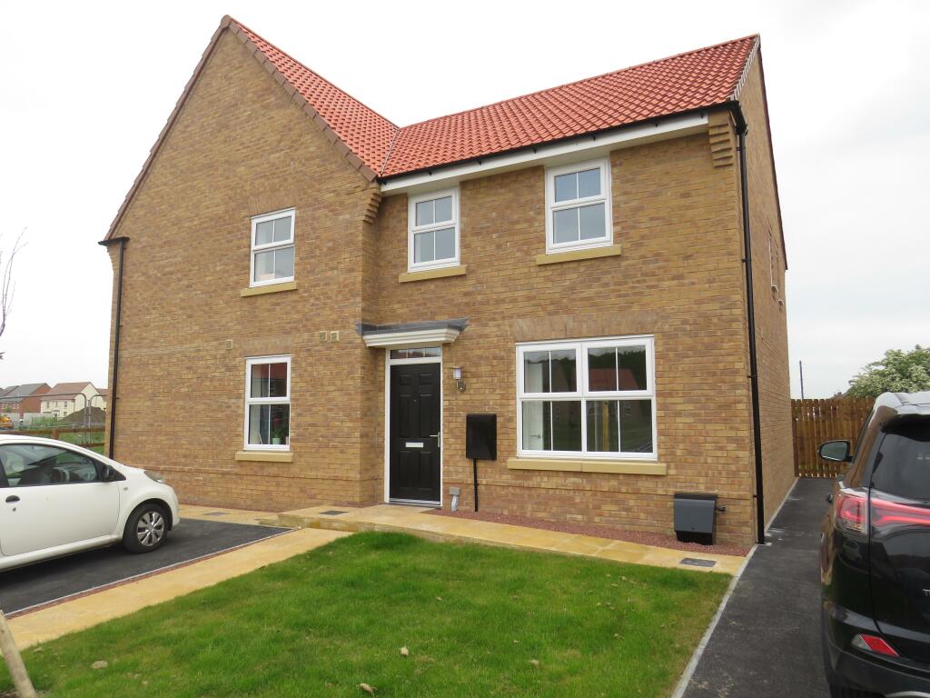 3 bedroom semi-detached house for rent in Merlin Drive, Auckley, Doncaster, DN9