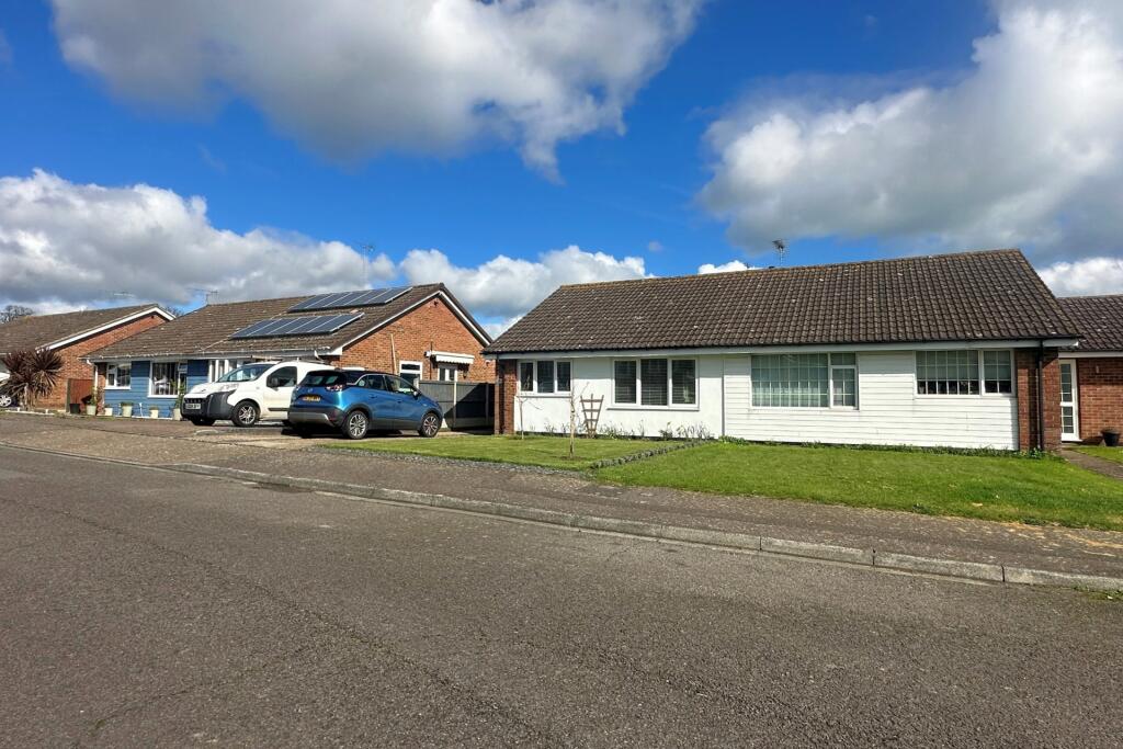 2 bedroom bungalow for sale in Patterson Close, Deal, CT14