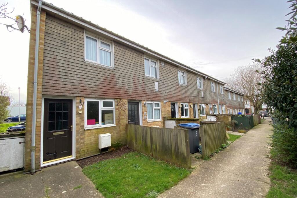 2 bedroom flat for rent in Owen Square, Deal, CT14