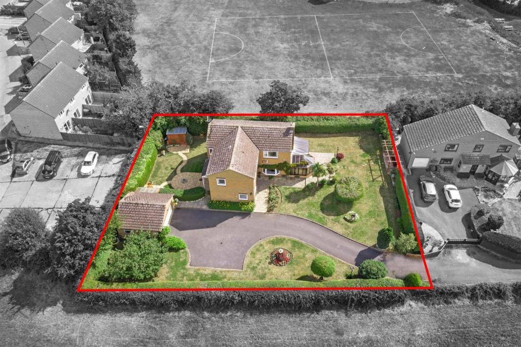 3 bedroom detached house for sale in Springbank Road, Cheltenham, GL51