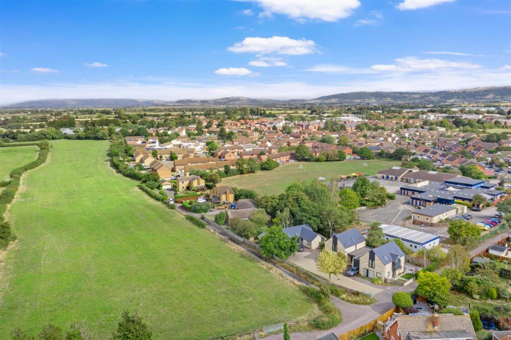 3 bedroom detached house for sale in Springbank Road, Cheltenham, GL51