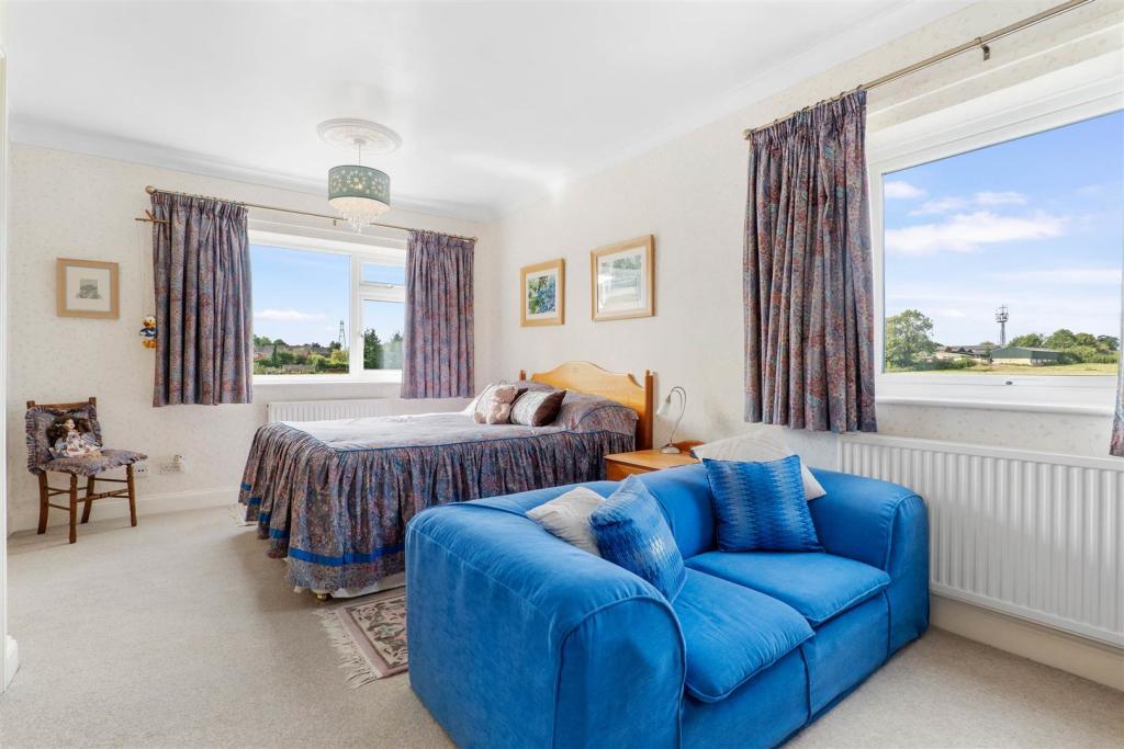 3 bedroom detached house for sale in Springbank Road, Cheltenham, GL51