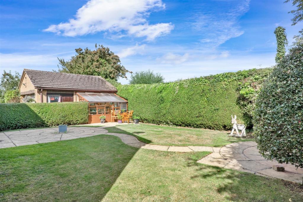 3 bedroom detached house for sale in Springbank Road, Cheltenham, GL51