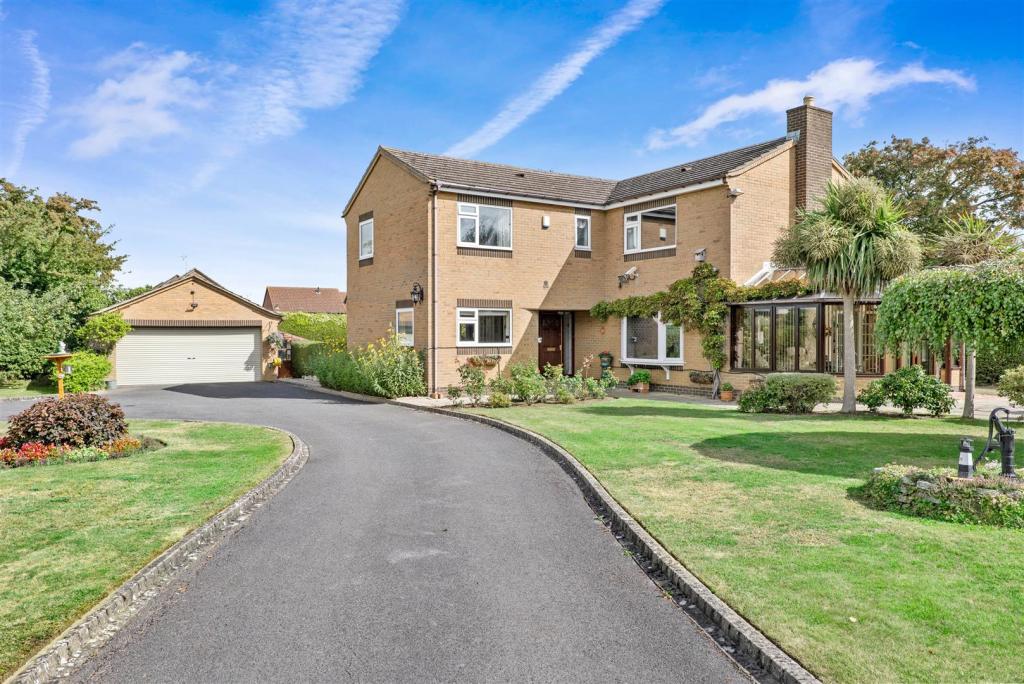 3 bedroom detached house for sale in Springbank Road, Cheltenham, GL51