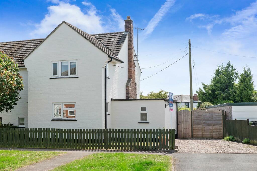 3 bedroom semidetached house for sale in Churchill Road, Sedgeberrow