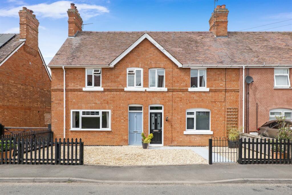 4 bedroom semidetached house for sale in Brewers Lane, Badsey, Evesham, WR11
