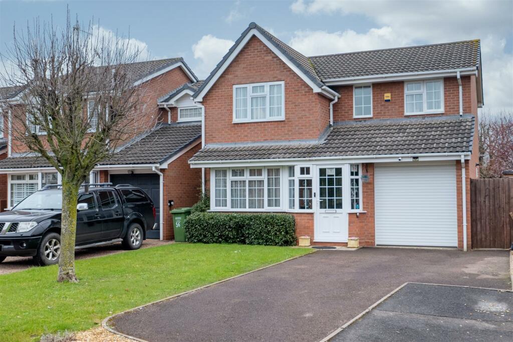 4 bedroom detached house for sale in Lavender Walk, Evesham, WR11