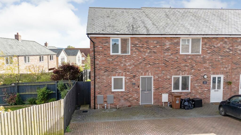 3 bedroom end of terrace house for sale in King Edward View, South
