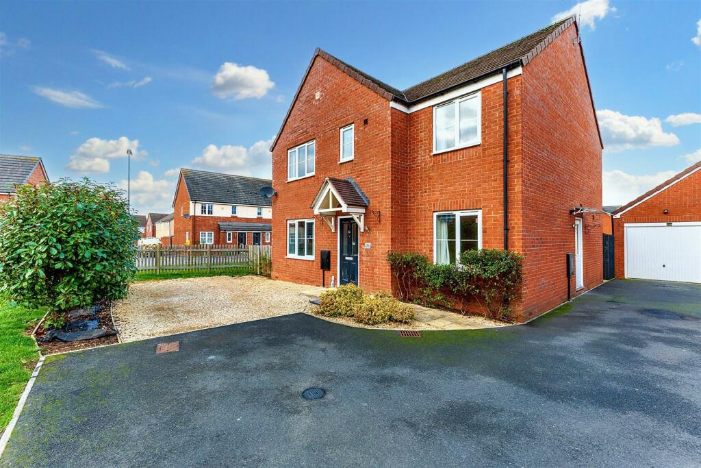 5 bedroom detached house