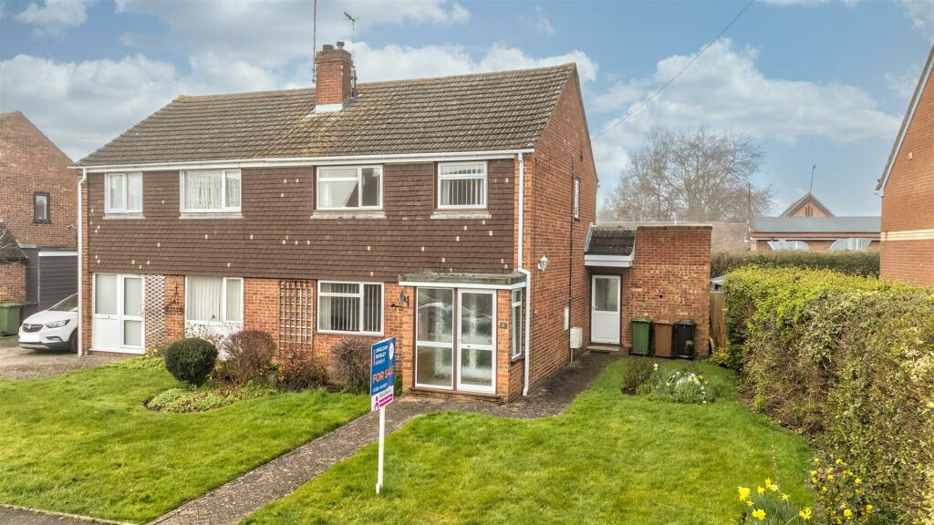 3 bedroom semidetached house for sale in Willersey Road, Badsey, WR11