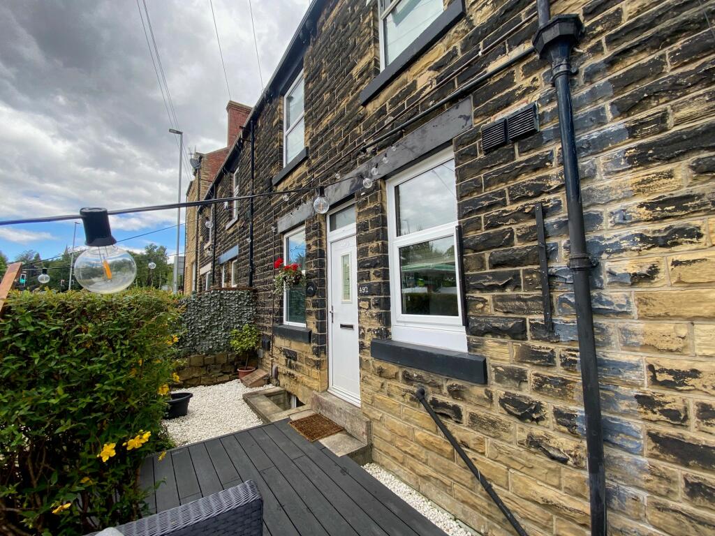 2 bedroom house for rent in Harrogate Road, LS17