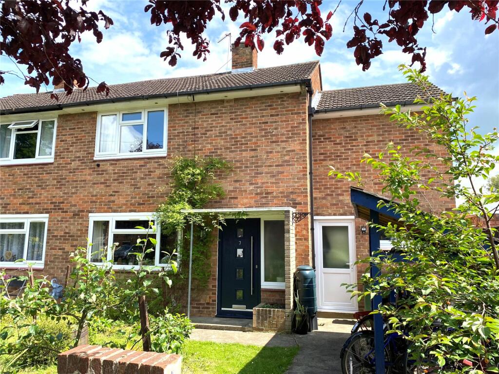 3 bedroom end of terrace house for sale in Westlands Drive, Headington