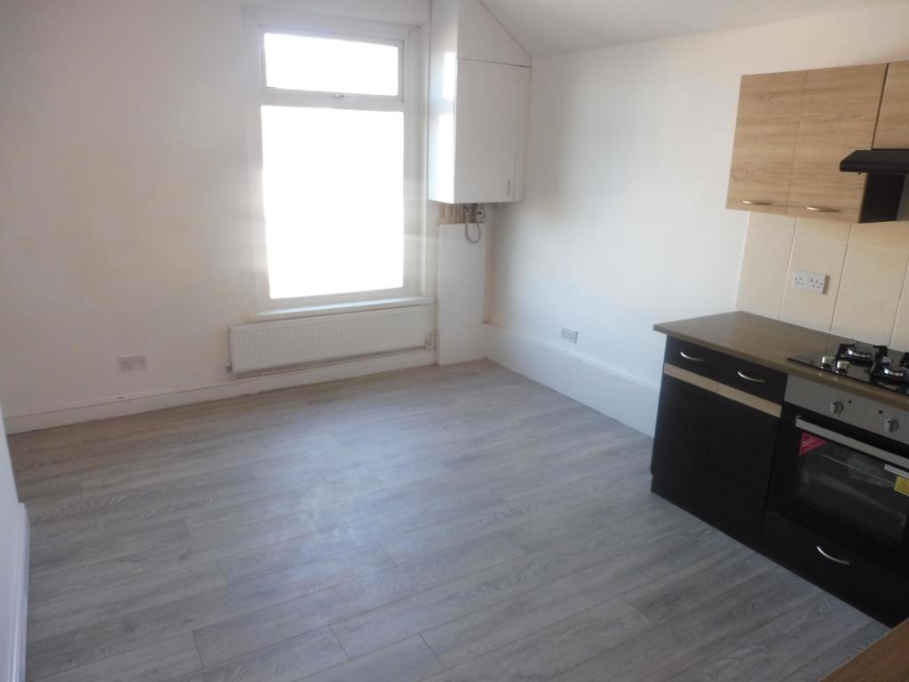 2 bedroom flat for rent in Tudor Street, CARDIFF, CF11